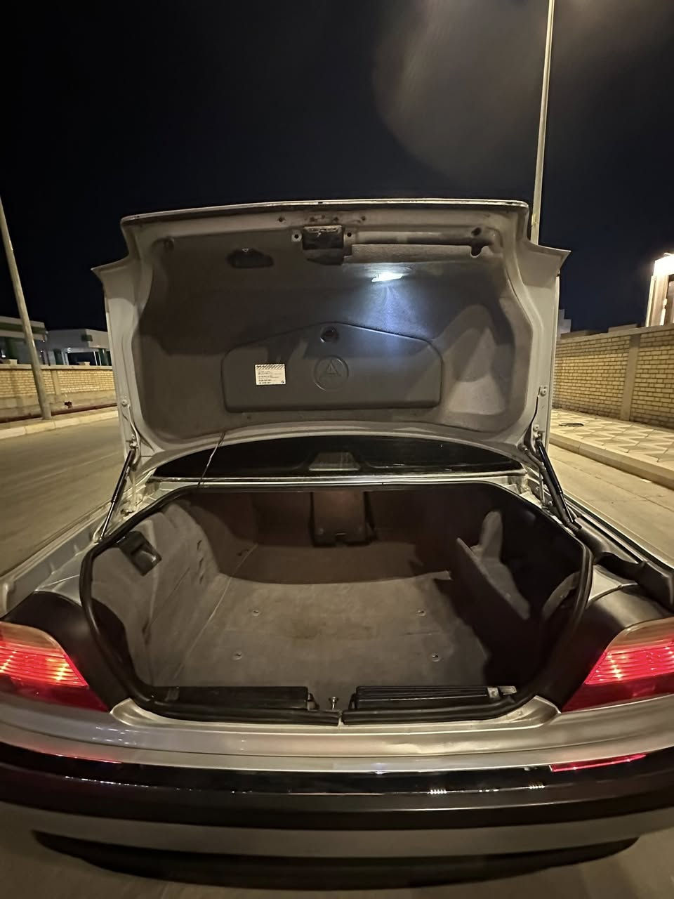 السلام عليكم
BMWكاسحه 1996 محدثه 2000 735   
 مكينه 44 جديد قبل شهرين شديته كير جديد. مظومه تبريد جديده كشنات كهربائيه جنطه شفط مري شفط منظومه زنون   السعر 72 وبيه مجال  
الرقم ***********
