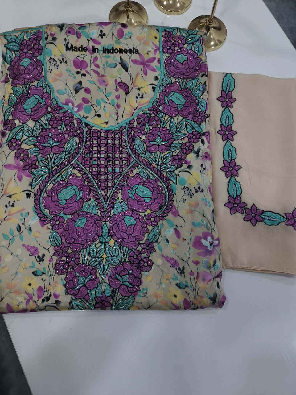 مخور قماش فقط مع شال متوفر جمله مفرد الاستفسار ***********
