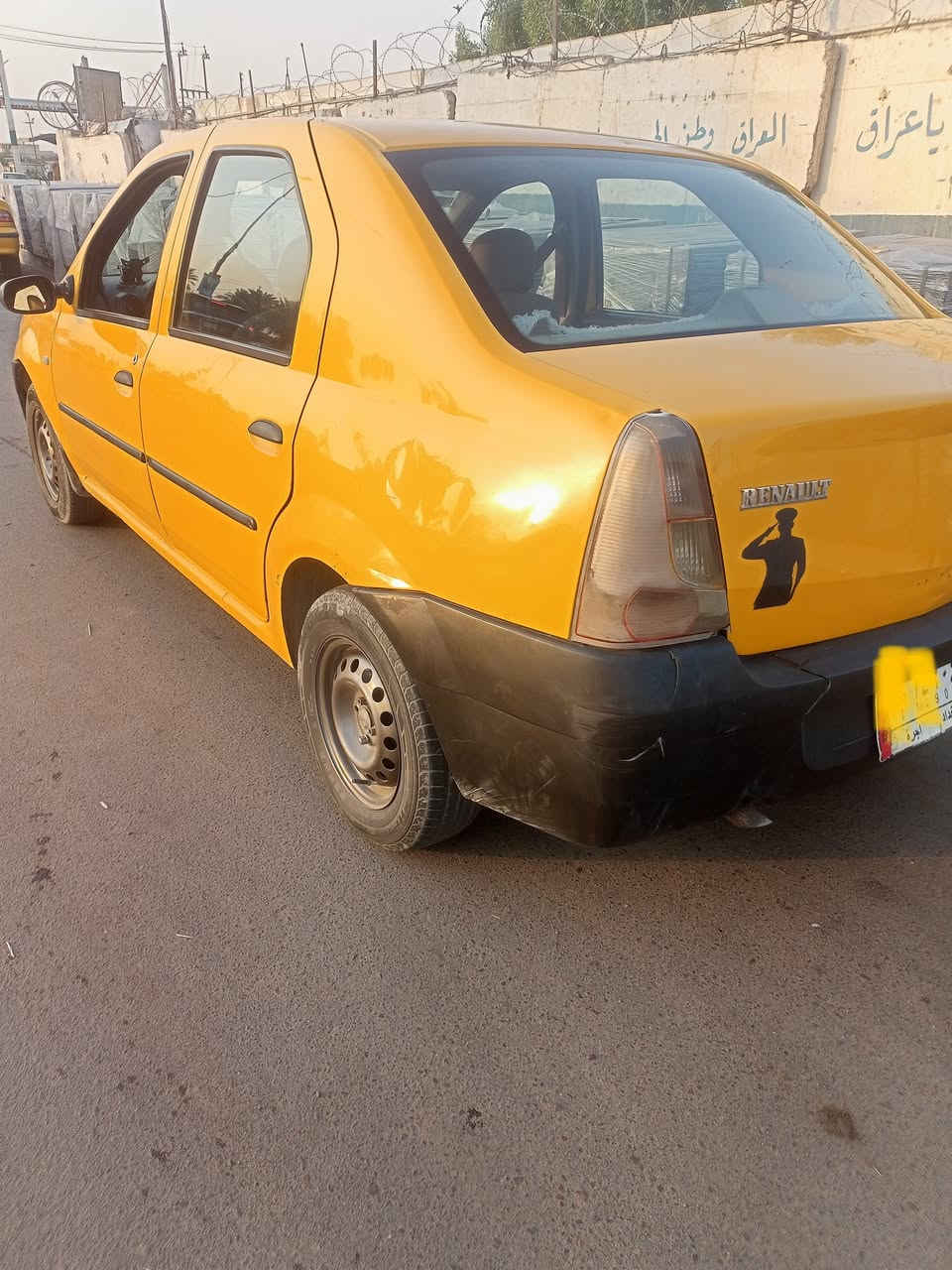 رينو لوكان للبيع 2011 كير ومكينه خير من الله بيها طخه جاملاق الامامي رقم*********** السعر 33 وبيها مجال

