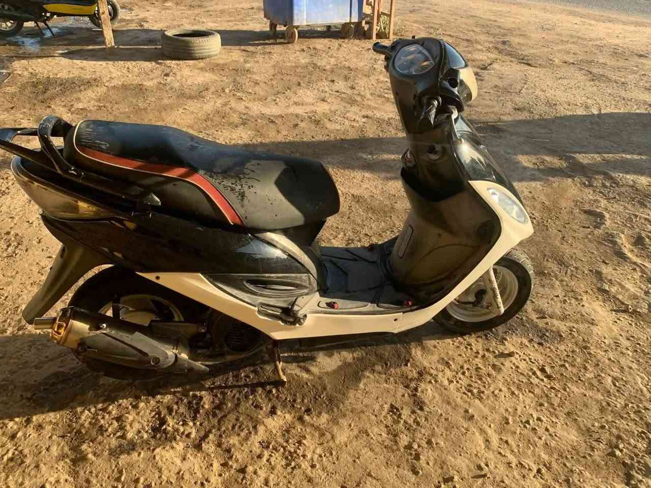 دراجة كامكو G4 دراجه جديده مكينه ما مفتوحة لا تنقص ولا تبخر كهربائياتها شغله الدراجه  ما ماشيه وجديده وحلوه السعر ٥٠٠ وبيها مجال حك الجية مكاني كوفة عباسية ما متواجد ع الفيس  رقمي ***********
