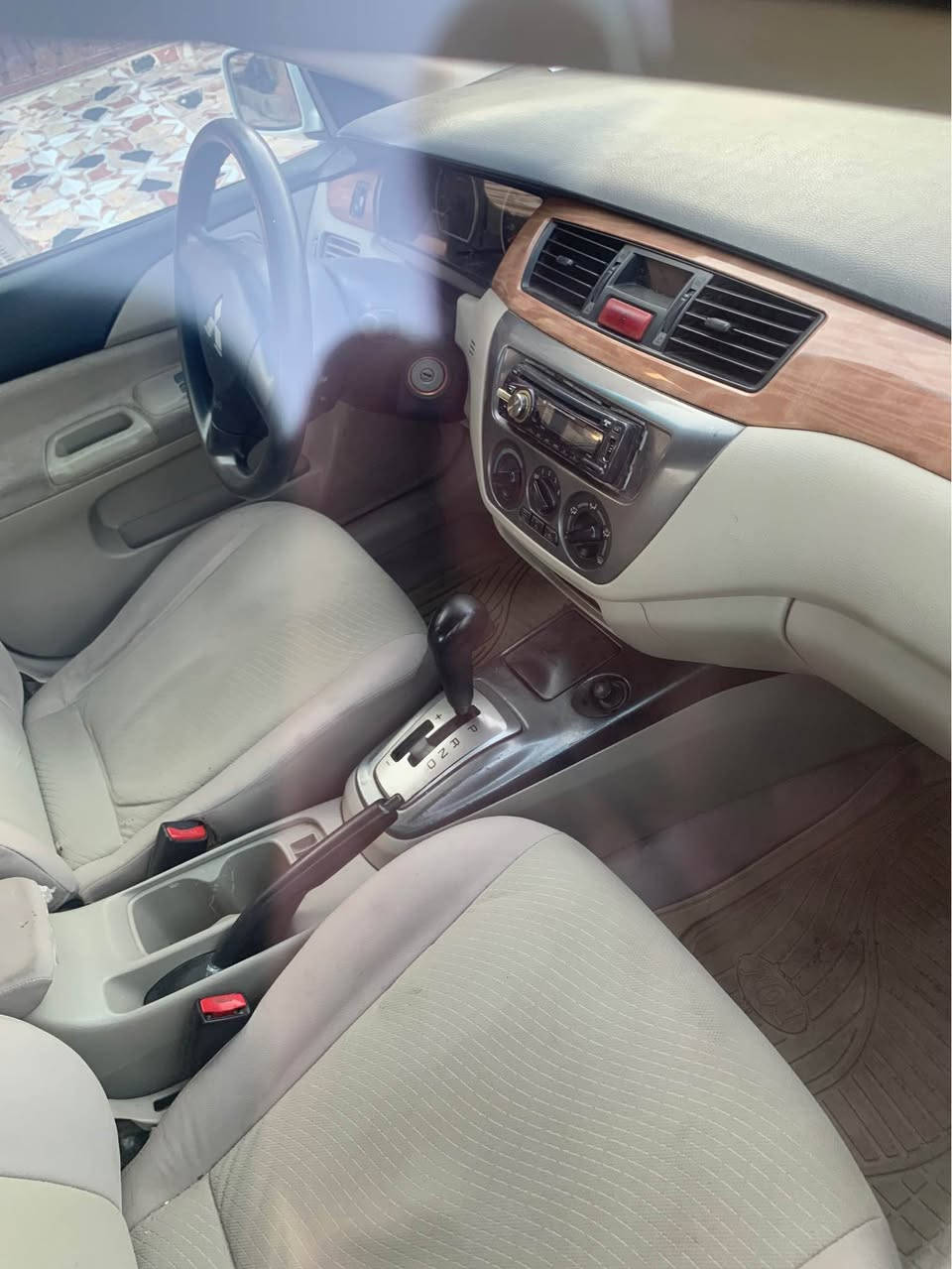 لانسەر مۆدیل ٢٠١٢مكینە گەورەیە  یەك پڵە بۆیاغی هە یە سەیارە تابڵێ جوانو توندوتۆڵە سەنوی نویە لیدرااوی نیە قەپو قوپی نیە شوێن ڕانیە ژمارە تەلەفۆن *********** سەیارەكە زۆر جوانە بشدار, السليمانية
