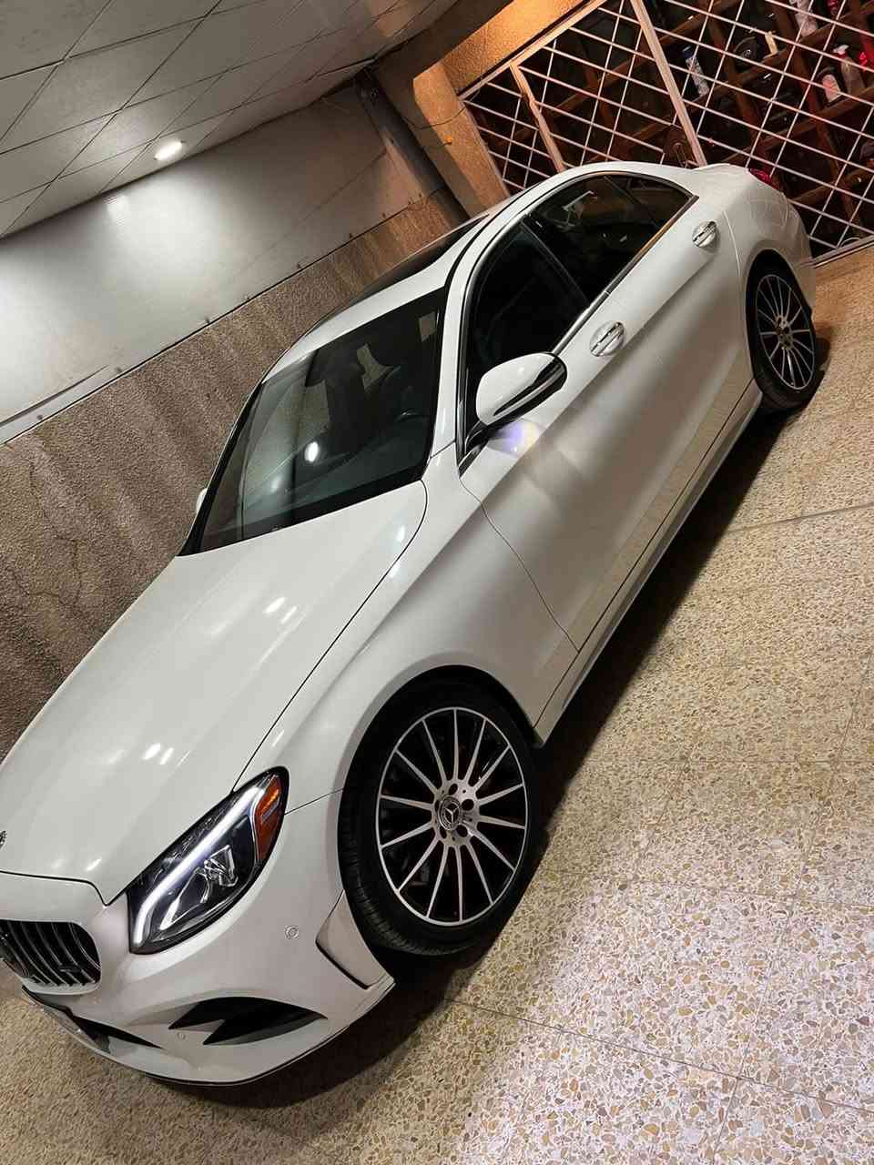 السلام عليكم
مارسيدس C300 2018 

محرك 2000 توربو  4 سلندر 

كلين بدون صبغ 

ماشيه 72 الف ميل 

المواصفات :

▪️كشنات جلد 
▪️ تدفئة ستيرن و كشنات 
▪️فتحة ( سلايد ) 
▪️شاشة
▪️بصمة 
▪️ماوس 
▪️قطعتين تبريد 
▪️تحكمات ستيرن 
▪️ مود درايف 

وباقي مواصفات المارسيدس المعروفه 

السعر : 250 ورقه 💯💯

مكان الدوره 

الرقم : ***********
