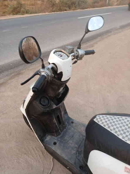 السلام عليكم ماكس بوليس ما اعرف بيهه مفتوحه لو لا  للبيع الدراجه جاهزه من كلشي كهربائياتهه كلهه شغاله لايت عالي ناصي صطاب خلفي امامي كله شغال بريك خلفي تايراتهه نضاف سلف و هندر الدراجه ختم واحد دبلات شغلات
السعر 700 وبيهه مجال
العنوان البصره كرمة علي مقابيل سيد سامي
للتصال *********** او 0772 916 1353 البصرة
