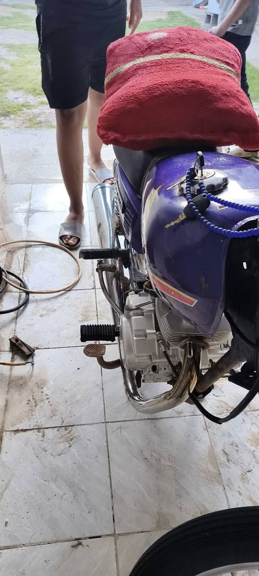 سلام عليكم  من مرخصت صاحب الكروب دراجه للبيع تعمير شاصي 16اوراق صولي ولتعميره 24ولمحرك 23..  الدراجه احله من الصوره التفاصيل ***********وخاص مفتوح
