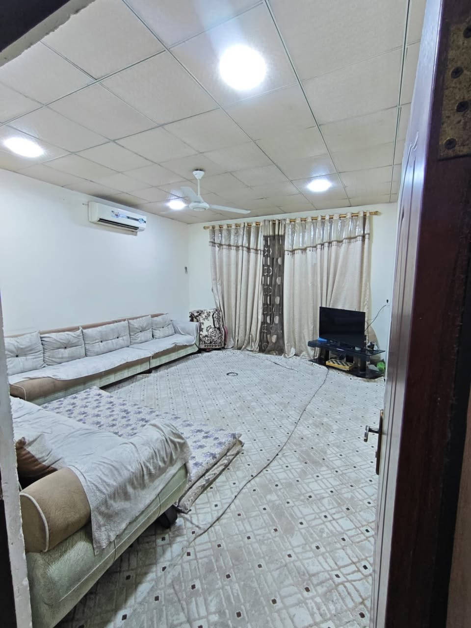 🏘🏘بيت للبيع / ديالى خانقين / رابرين على شارع العام قرب صورة الشهيد حسين منصور 
مساحة 200 متر واجهة 10 والنزال 20 
طابق واحد 
2 غرفة نوم واستقبال وصالة داخلية ومطبخ ومجمع صحيات وبيتونة وحديقة وكراج سيارة 

السعر / 68 مليون بي مجال بسيط 

للأستفسار اكثر اتصال بالارقام فقط 
***********
***********
مكتب فريا موفق للعقار
