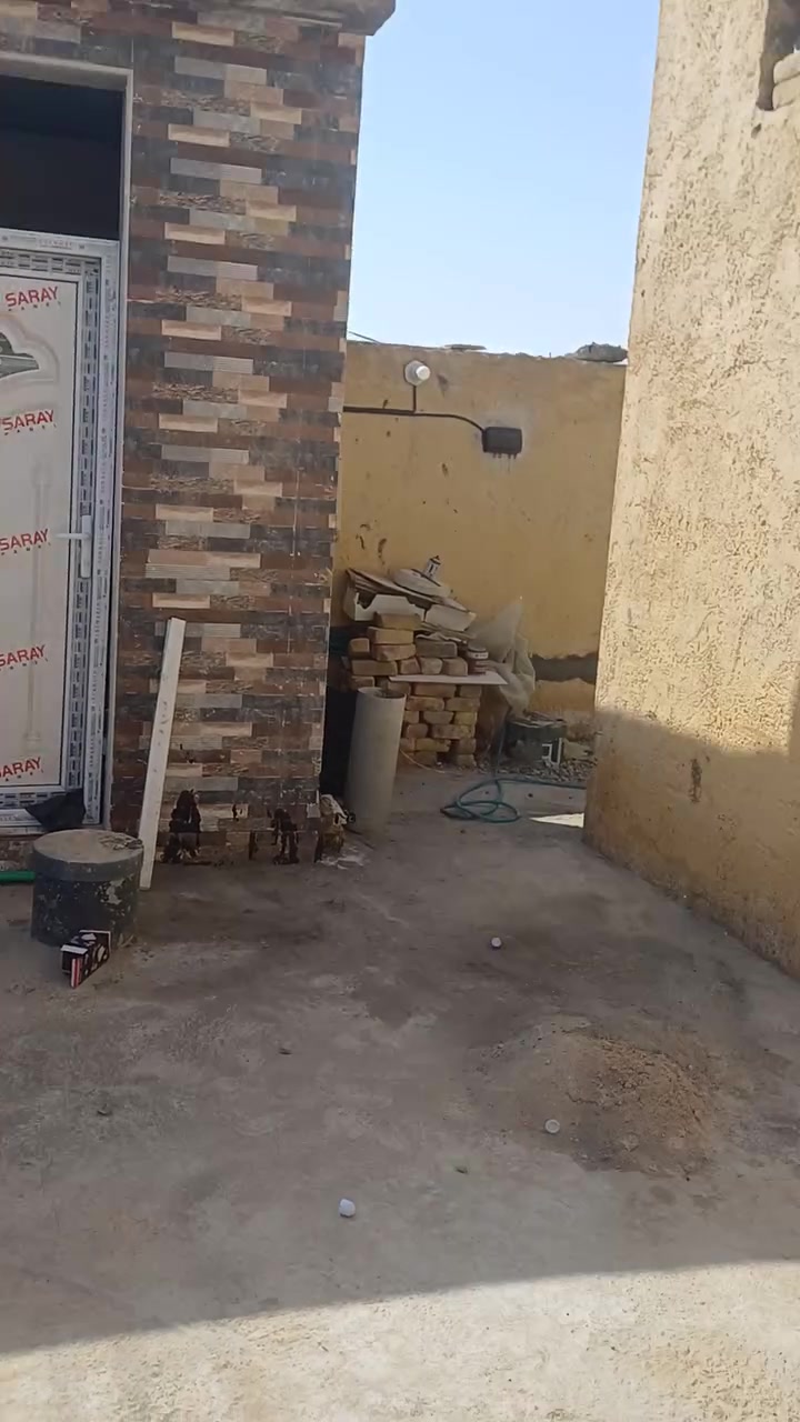 بيت للايجار منطقه سيد جابر كامل الخدمات المساحه ٢٥٠م يتكون من غرفتين وبراني وصاله بناء جديد للإستفسار على  الرقم ***********أو مراجعه مكتب الجبل مقابل علوه المخضر
