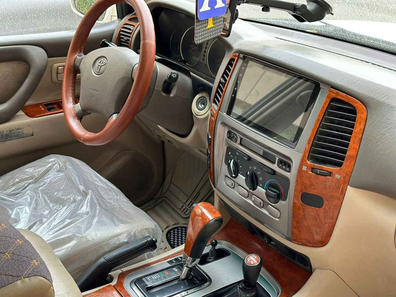 2007
للبيع جديده السياره 
ماشيه 290
هـ/***********
السعر 195
