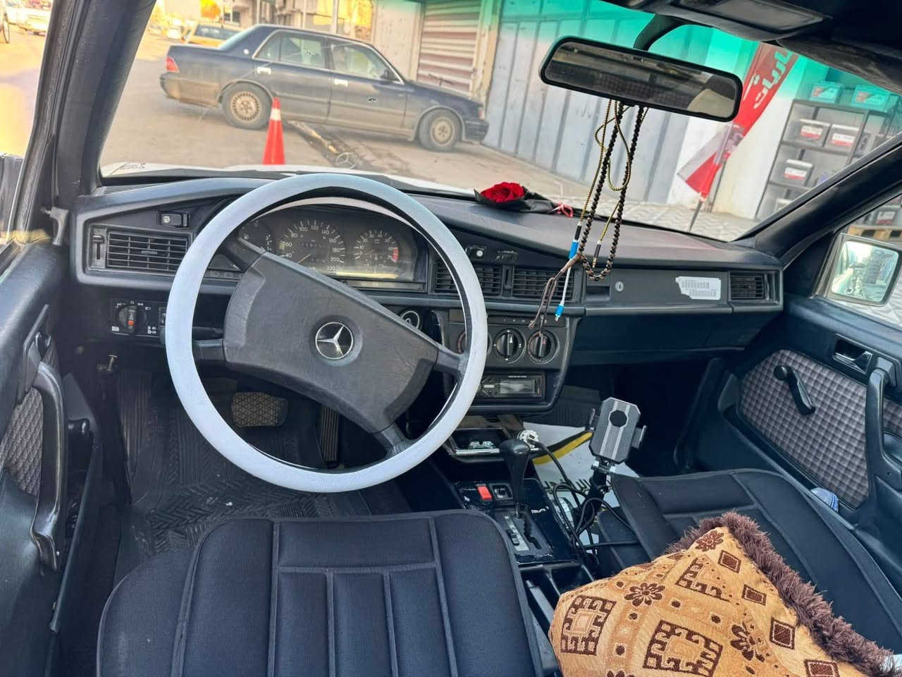 آلُـۜسلام عليكم
🚘مارسيدس 190 طيارين 
🖐🏻⬅️موديل1986
🖐🏻⬅️رقم نينوى الماني 
🖐🏻⬅️محرك وكير شرط
🖐🏻⬅️بيها كابون بانزين⛽️
🖐🏻⬅️ضرر جاملغات خلفي صبغ بدون داخل 
🖐🏻⬅️شرط التحويل🤝 
🚦السعر51💵وبيها مجال 
‏‪***********‬‏
