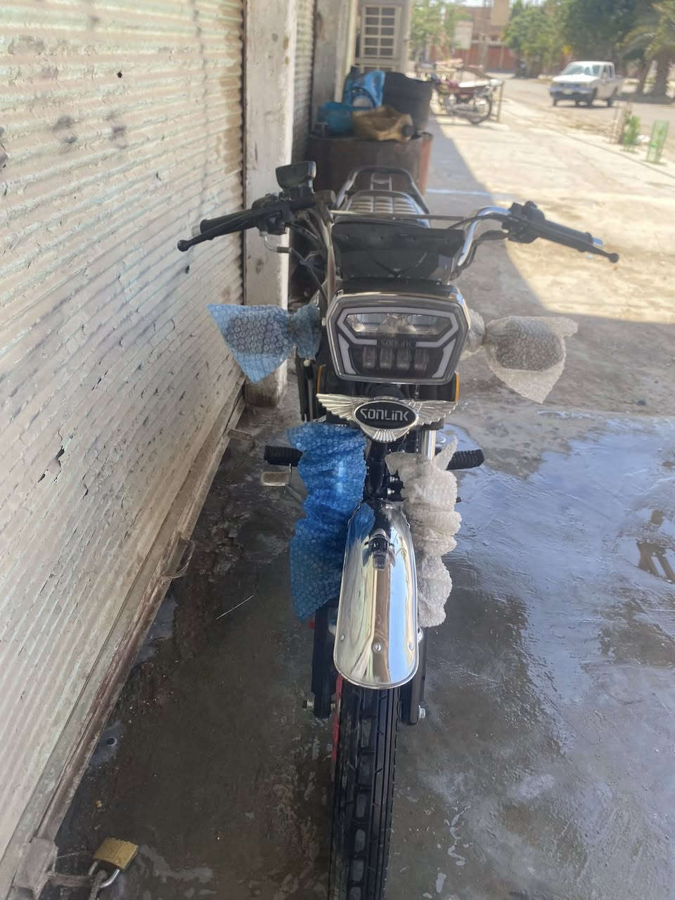 السلام و عليكم دراجه أيراني للبيع موديل 2025 بصمات ثنين و منفيس السعر 825 و بيها مجال رقم ***********

