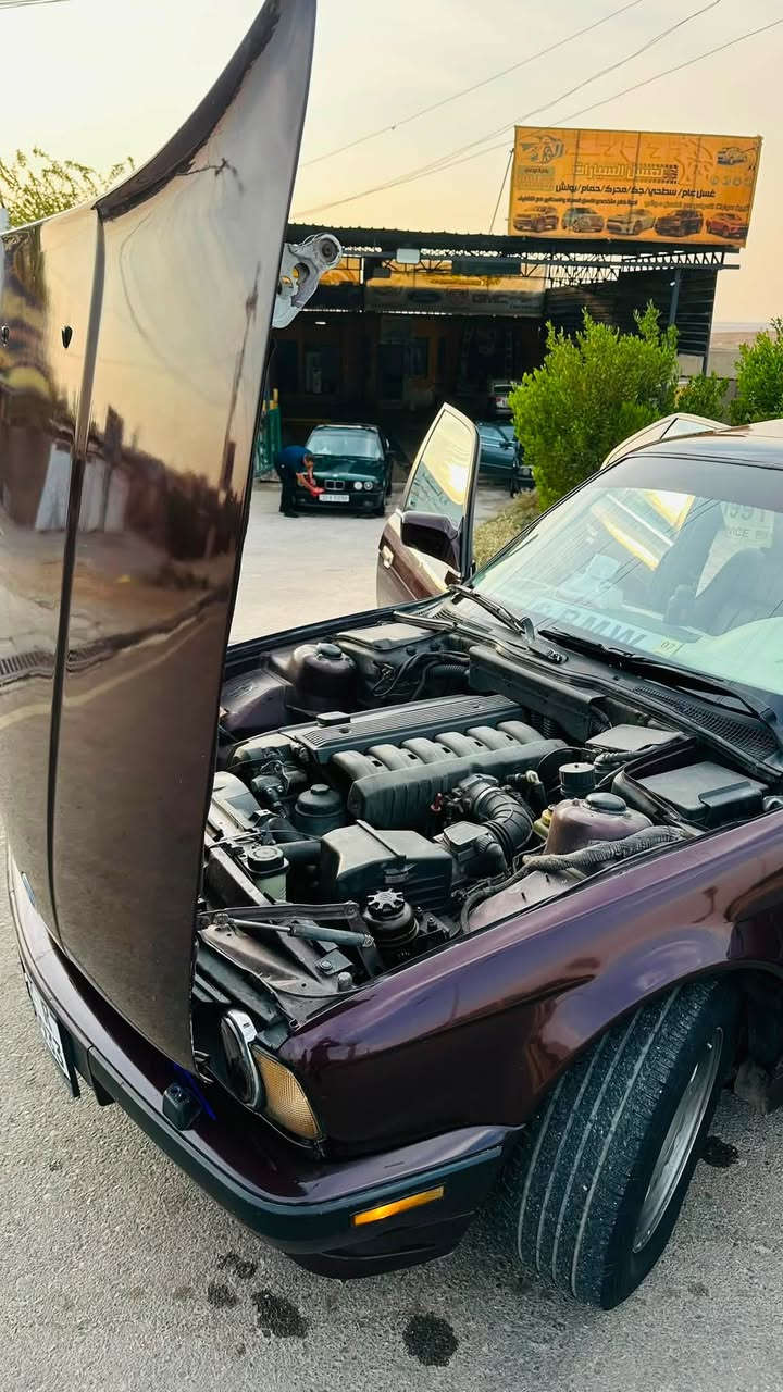 السلام عليكم
للبيع بي ام 525 
مكينة كبس 
كير عادي 
موديل 1991
كير ومكينة شرط 
كهربائيات شركة 
باتري جديد 
ويل شنايز 16
ويا تايرات جدد
باسمي شرط التحويل 
كوبون بانزين بيها 
رقم نينوى ورقمها مرتب 
مري كهرب 
جام امامي جديد 
كشنات جلد 
دعاميات جدد 
سياره مال بيت ما ناقصها برغي 
وكلش صرفياتها بالبانزين قليلة 
السعر 48 وبيها محال 
للتواصل 
***********
