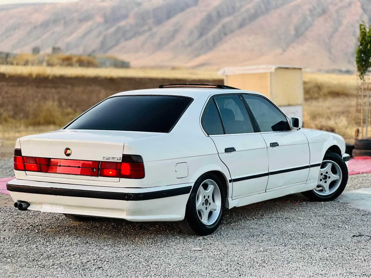 ئەم BMW بۆ فرۆشتن شتی جوان و پاک  مَاشَاءَ اللّٰه 🧿 
مۆدیل 1991

525 گێڕ عادیە
مواسەفات 
سلایتە ٤ جام کارەبای 
لایتەکانی کامل زینۆنە
کارەبایاتی هەمو گیانی یشەکات
گلۆپ بۆ گلۆپ بەشەرت
ماشاءاللەی دەوئ 
دەحامی پێش و دواوەی M
گیرو مەکینە هەمووی بە شەرت

(ژ.م*********** واتساپ فایبر شقلاوة, أربيل

