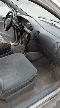 دوج كرفان موديل 1998 السعر 40 اوبي مجال  رقم 07755667250