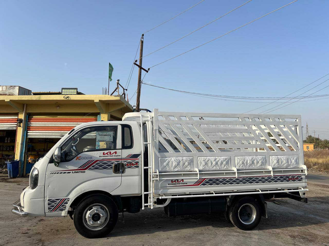 بيع مستعجل 
كيا فحل 2015 رقم واسط بسمي  تحويل مباشر مكفوله كفاله عامه من الضربه والصبغ 
گير ومحرك واكسل وشاصي كفاله عامه 
تبريد ثلج . 
محور تاير ويل 14 
تانكي گاز 120لتر 
تخم تاير لاسا تركي جديد 
سياره مال جناي ما تحتاج بس ستر الله 
128 وبيها مجال بسيط 
للاستفسار الاتصال ع الرقم ***********
