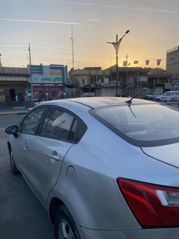 السلام عليكم كيا ريو مديل 2013 خليجي مكينه 1600 قطرتين رقم ذي قار سنويه لل2027 مشروع وطني السياره بيه تبديل بابين اصليات وكاله نفس اللون فقط وبيه جراد مكينه كير كفاله تبريد حداده السياره جاهزه مابيه نقص مواصفاتها شاشه كامره دواره تحكملت ستيرن السياره ماشيه 180 السعر77 مستعجل ع بيع السياره نضيفه للاستفسار الاتصال ***********
