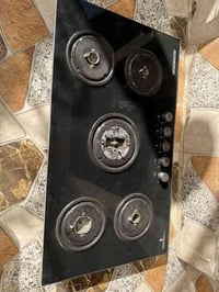 طباخ مستعمل خمس عيون شغال كامل ويا الميز مالته الاتصال عل رقم 07708744...