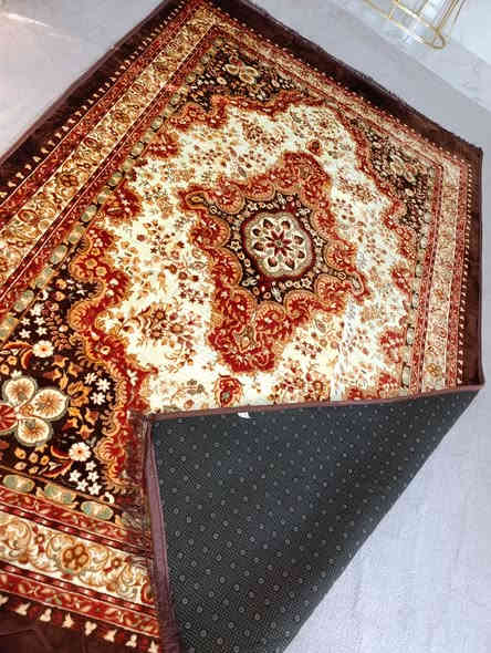 فەرش بن لاستیک دوو بەسێ لەکەلار کۆن ئەو رەنگانە بەردەستە کێ زوو هات پیرۆزی بێت 
دانەی 22هەزارە تکایە مەعامەلەی نیە
***********
