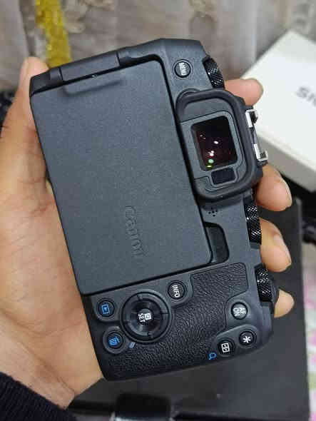 بدي كانون Rp
جديد لوك ستخدام مرتين 
ملحقاته كامله كارتون وشاحن وبطارية وحزام كتف 
دقه 24.3 ميكابكسل 
فيديو 4k
شتره اقل ال 1k
مررلس فول فريم فوكس جدا سريع 
مكاني كربلاء 
واتساب ***********
