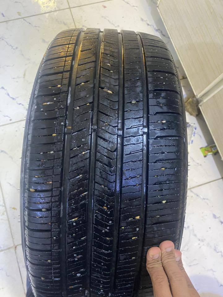 السلام عليكم
تك فقط حجم 19 اصلي 

ويا تاير قياسه بل صوره 

بي تصليح وفطرين بعدهن 

السعر 75 الف بيع او مراوس 

مكاني بغداد الدوره 

***********
