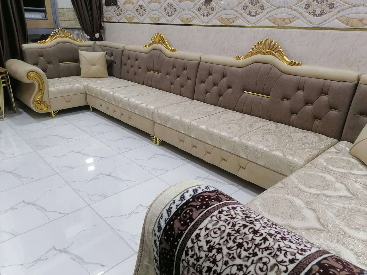 ديوان شغل عراقي صارلو شهر تفصال جديد وخشب ثقيل ٨امتار ونص المكان الايمن 
‏‪***********‬‏التواصل ويا صاحبو
