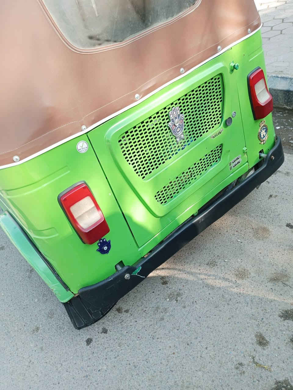 سلام عليكم تكتك 21شهر 11 للبيع بيها صبغ عام لون تفاحي جماليه مكينه مكفوله السعر 7500 بها مجال بسيط التواصل ***********
