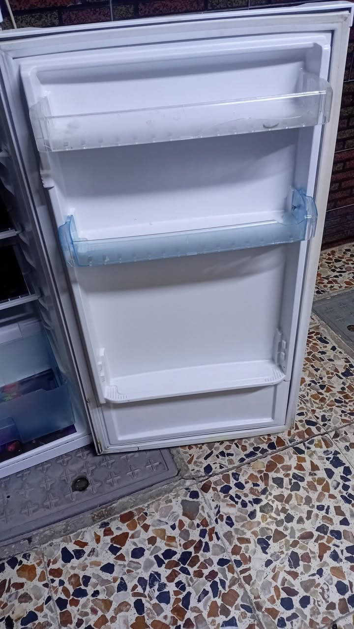 السلام عليكم ثلاجه للبيع شغاله ما بيها اي عطل بس بيها المجر مالتها مفطور ونظافتهه مثل ما موضح بصوره أريدها ب75  وبيها مجال بسيط مكاني الشرطه الخامسه قرب افران الساعدي


**إذا كنت صاحب هذا الإعلان وتريد حذفه لأي سبب، رجاءا أرسل رسالة إلى الدعم الفني**