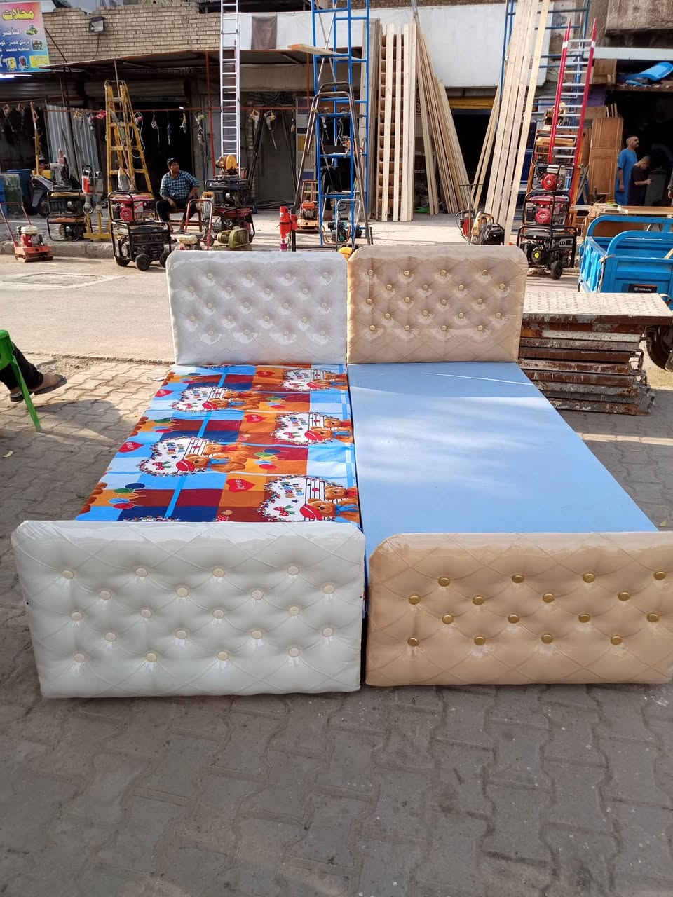 المفرد بسعر جملة متوفر جمله مفرد السعر 58 الف فقط 
جرباية ام نفر صومية /تخته/وراس عالي وناصي مدوشم 
شغل درجة اولى ومتوفر ام نفرين هم موجود بيبان وجراجيب وكل أنواع خشب ***********
مكاني الشعلة ومتوفر توصيل لكل مناطق مجاورة
