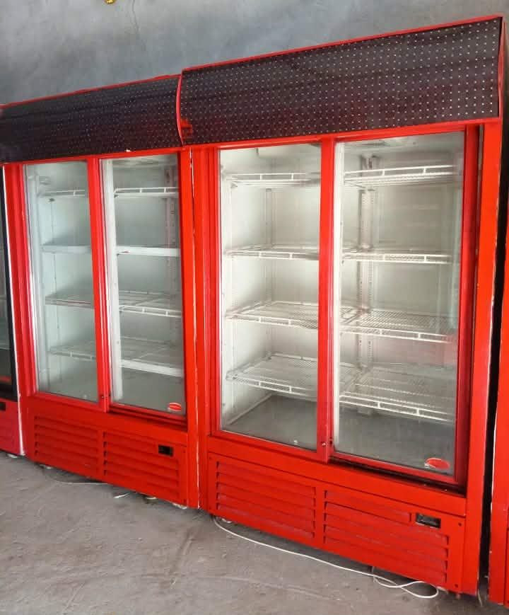 سلام عليكم عندي عوارض تك باب وعندي بابين اسعار مناسبه التك باب ٢٧٠ بيها مجال شرط نضافه شرط شغل البابين دبل ماطور تبريد ثلج شرط نضافه قطرت زنجار مابيها ابيع ٤٠٠ وبيها مجال قليل ***********
