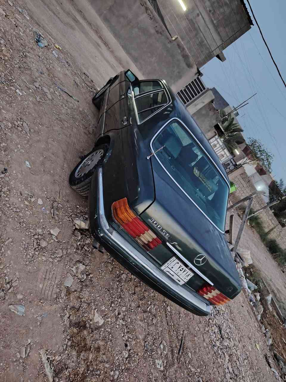 سلام عليكم لبيع اومرس مرسيدس مديل ٩٠رقم بغداد سياره جهزه مكان الصويرة سعر٥٥ وبيه مجال ***********
