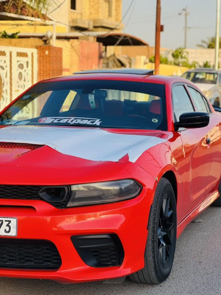 Dodge Charge        على بركه الله جارجر موديل اصل16  اصل
السعر140 مجال كلش بسيط  سياره مال جناي 
استفسار  على الرقم  ممتواجد ع النت اكرر ممتواجد ع نت  علماً  سياره  تغير لون 
***********
     

المحرك: 3.6 لتر Pentastar V6
* القوة: 292 حصان
* العزم: 353 نيوتن.متر (260 lb-ft)
* نوع الوقود: بنزين عادي (Regular).   

    أوتوماتيك 8 سرعات
* نظام تبديل يدوي AutoStick.   

صرفية الوقود

* داخل المدينة: حوالي 19 MPG (حوالي 8 كم/لتر).
* على الخط السريع: 31 MPG (حوالي 13 كم/لتر).
* المعدل العام: 23 MPG (حوالي 9.8 كم/لتر).   

    جنوط ألمنيوم.
* شاشة لمس Uconnect.
* بلوتوث.
* كاميرا خلفية.
* مثبت سرعة.
* تشغيل بدون مفتاح (Keyless Enter-N-Go).
* تشغيل المحرك بزر (Push Start).
* مكيف أوتوماتيك ثنائي المناطق

أنظمة الأمان

* 6 وسائد هوائية.
* نظام مانع الانغلاق (ABS).
* نظام الثبات الإلكتروني (ESC).
