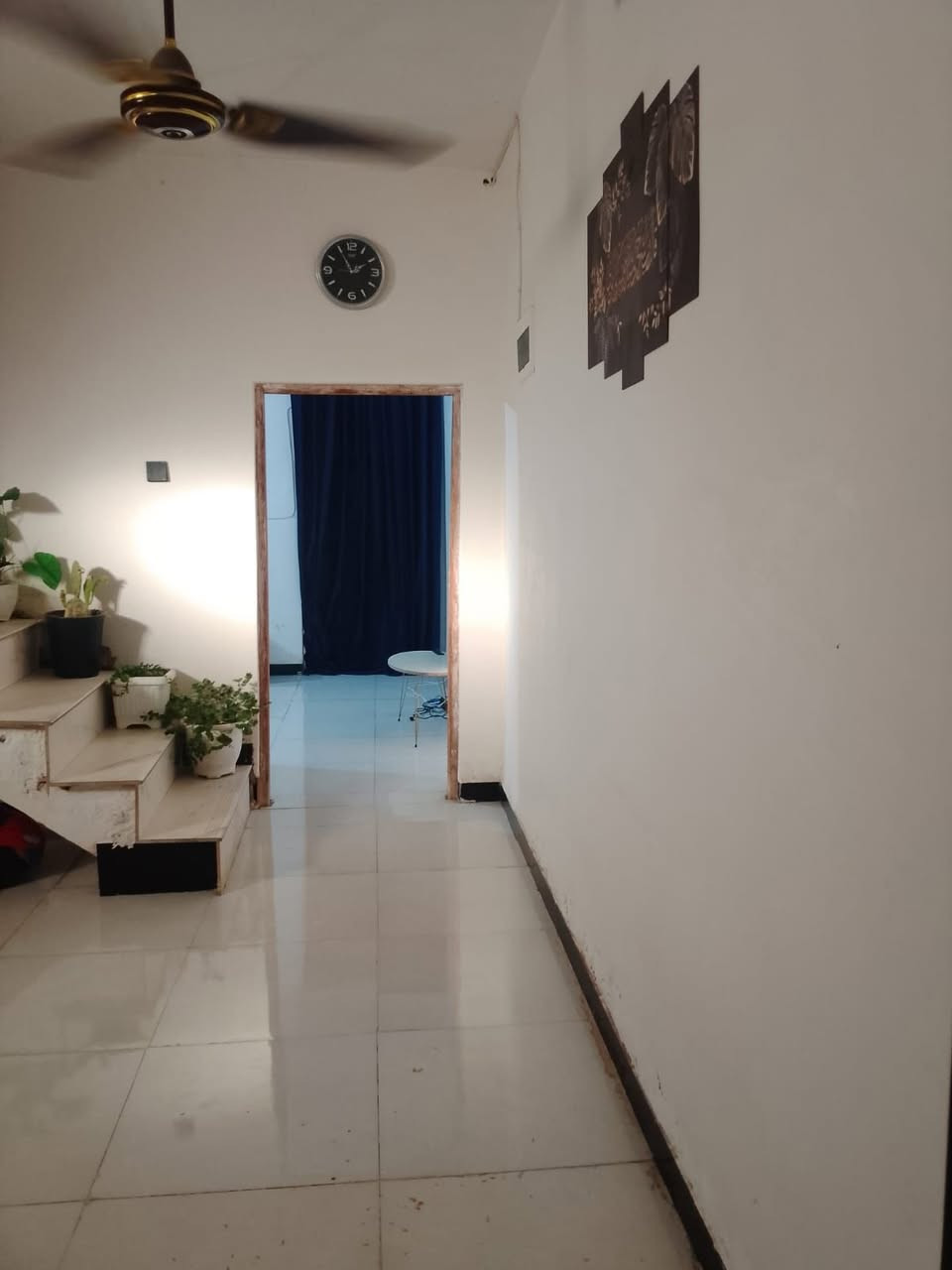 مشتمل لمساحه 120 بشارع احمد جمل بناء جديد  سند 25 يبعد عن شارع لعام 400متر 
*********** واتساب

