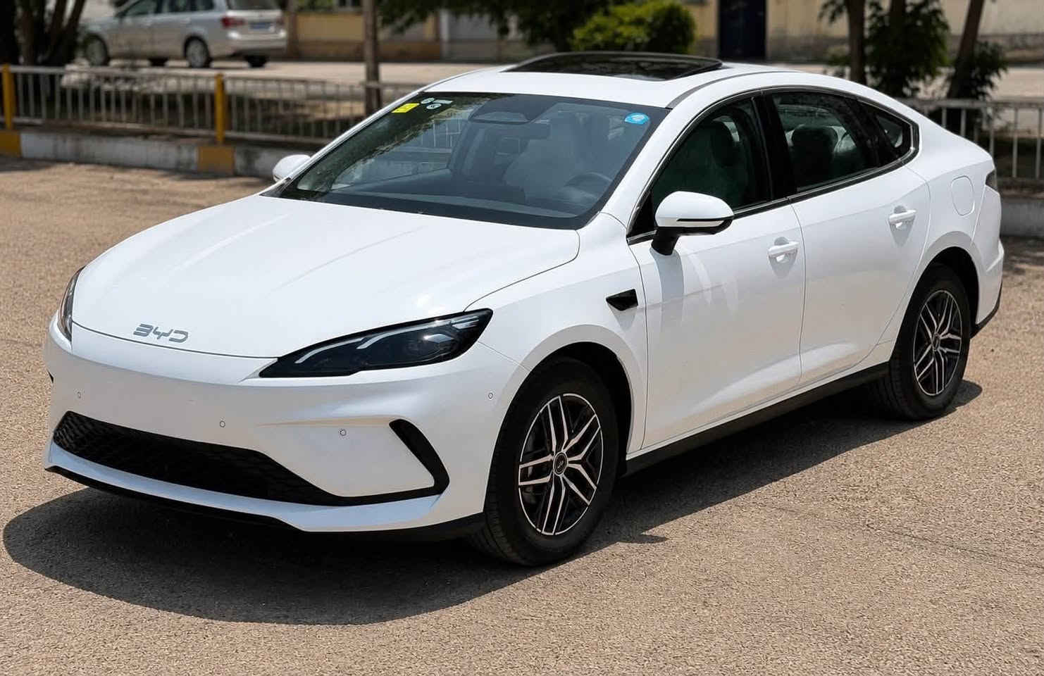 🔥 للبيع | BYD Seal 5 موديل 2025 🔥

🚘 بي واي دي سيل 5 موديل 2025
✅ زيرو
✅ مرقمة بغداد
✅ مكفولة
✅ أعلى فئة (Full Option)

المواصفات:
✔️ فتحة سقف
✔️ نظام المحافظة على المسار
✔️ 13 كاميرا
✔️ شاشة كبيرة
✔️ بصمة تشغيل ودخول
✔️ حساسات أمامية وخلفية
✔️ كاميرا 360
✔️ مقاعد جلد
✔️ جميع أنظمة الأمان والقيادة الذكية

🚗 السيارة نظيفة جداً، جاهزة للنقل والتسجيل، ولا تحتاج أي مصروف.

📍مرقمة بغداد
📞 للاستفسار والمفاوضة على الخاص أو الاتصال.
‏***********
