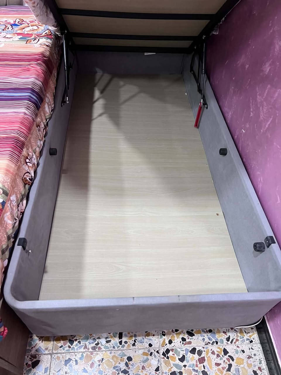 ميز طعام صاج تركي مرمر ثقيل سته كراسي وسرير ابو مخزن مع دوشك للبيع بسعر مناسب
بغداد شهداء السيدية ***********
