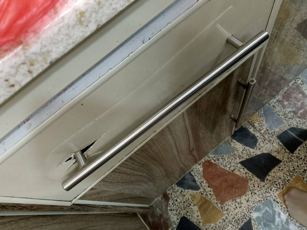 كاونتر المنيوم بي ضرر بسيط مترين بمتر ونص وسعره 300 وبي مجال


**إذا كنت صاحب هذا الإعلان وتريد حذفه لأي سبب، رجاءا أرسل رسالة إلى الدعم الفني**