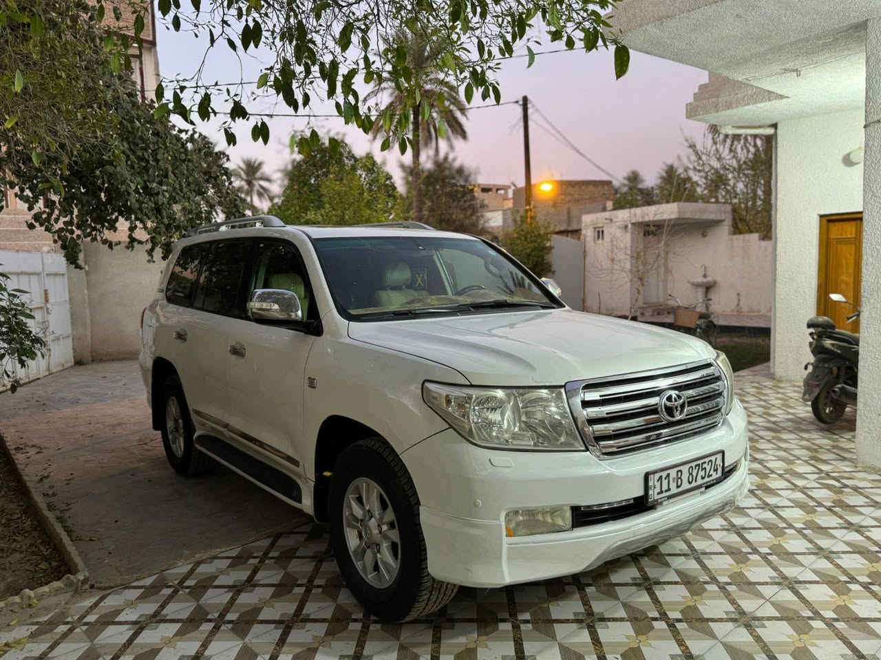 السلام عليكم لاندكروز ستينيه موديل 2011 رقم بغداد انكليزي بسمي فول مواصفات كشن كهرباء كشنات جلد  محرك 6 سلندر كفاله عامه عدا بارد بسيط جاملغ امامي  والسونار مرفق السعر 308 مكاني بغداد رقم الهاتف ***********
