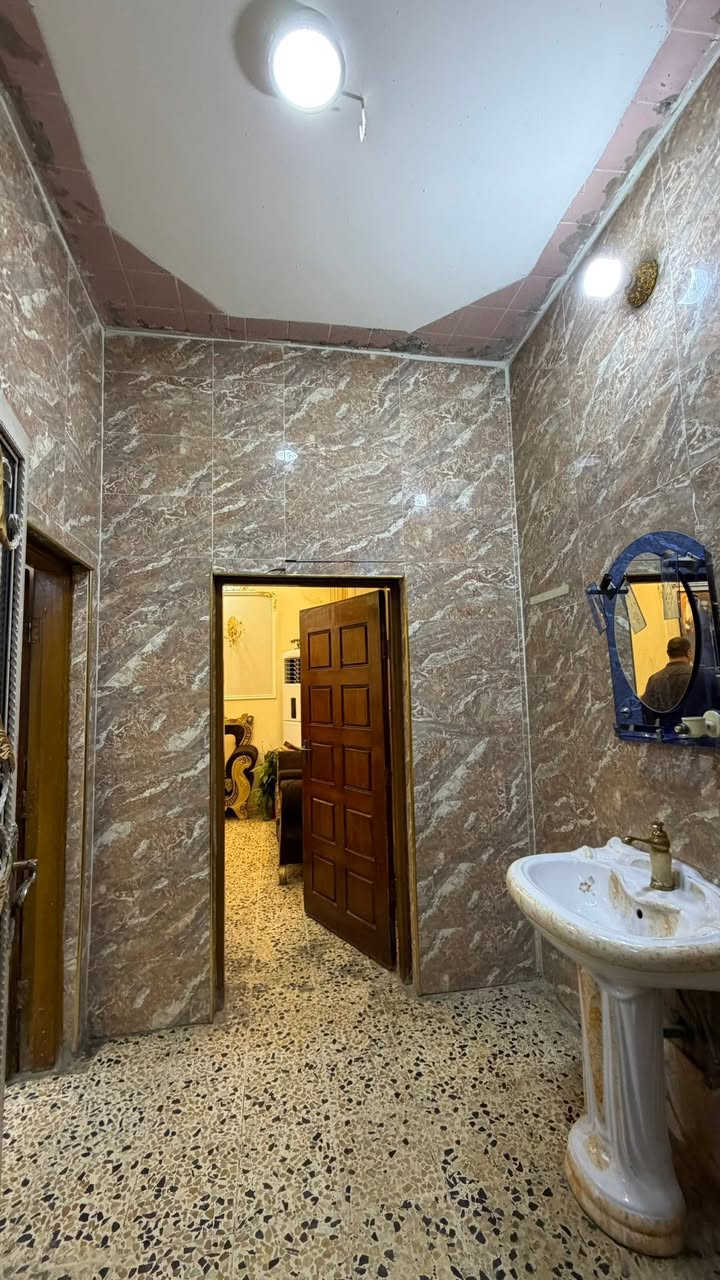 للبيع بيت  
خلف مطعم احمد ياسين 
شارع 12م
مساحة 300م
يحتوي على ٥ غرف نوم طابقين 
السعر 325 مليون وقابل للتفاوض 
للاستفسار 
مراجعة مكتب حاتم للعقار شارع جيش الشعبي مقابيل محكمة تحقيق الفلوجة او الاتصال ***********
