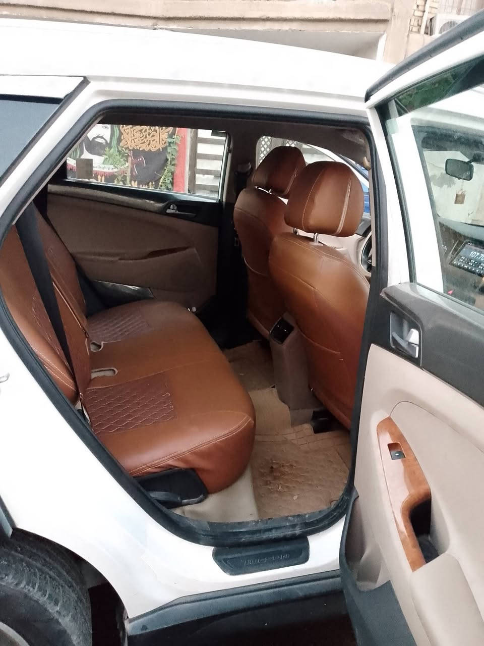 سلام عليكم
هيونداي توسان خليجي 2018                                                Hyundai..Tucson2018
 موديل..2018مكفوله كفاله عامه والسونار مرفق بل منشور 
المنشأ ..كوري
لون ابيض
محرك 2000 دوش
تبريد قطعتين 
تحكم ستيرن جهتين
كروس مثبت سرعة  
3أنضمة قياده (أيكو -سبورت -عادي)     
 حساس خلفي
حساس أمامي
كامرة خلفيه
ويل كروم بلادي
مري جانبية كهربائية شفط
أشاير مري
ليد نهاري زنون  
..........................
رقم انكليزي باسمي السعر 185وبيه مجال استفسار ***********
