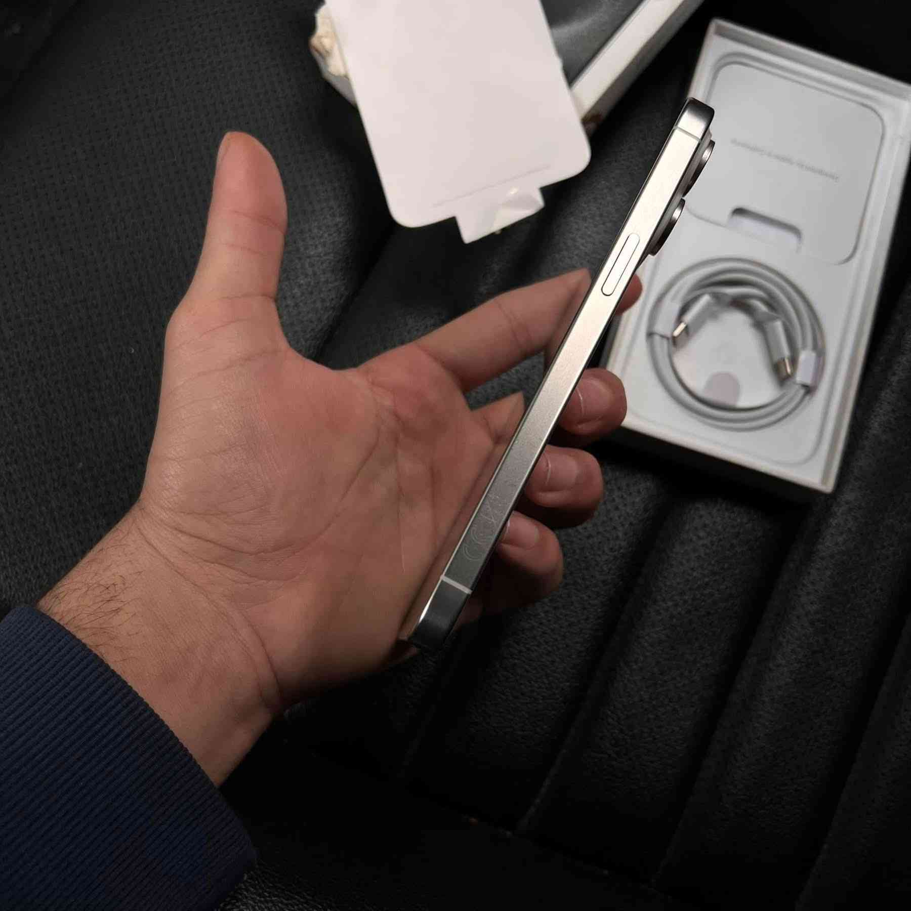 شلونكم شباب 🤝
•ايفون 15 برو ماكس.
•بطاريه 96 ذاكره 256.
•لون مميز نموذج M/AAA.
•كامل ملحقات+لزكه وگڤر اصلي.
•ماستر شرق اوسط الأصلي 
____________________

مكفول وتر بروڤ وصور موضحه كدامك سعر (مليون و25) وبي مجال بسيط بيع او مراوس 
بغداد #الشعب
***********
