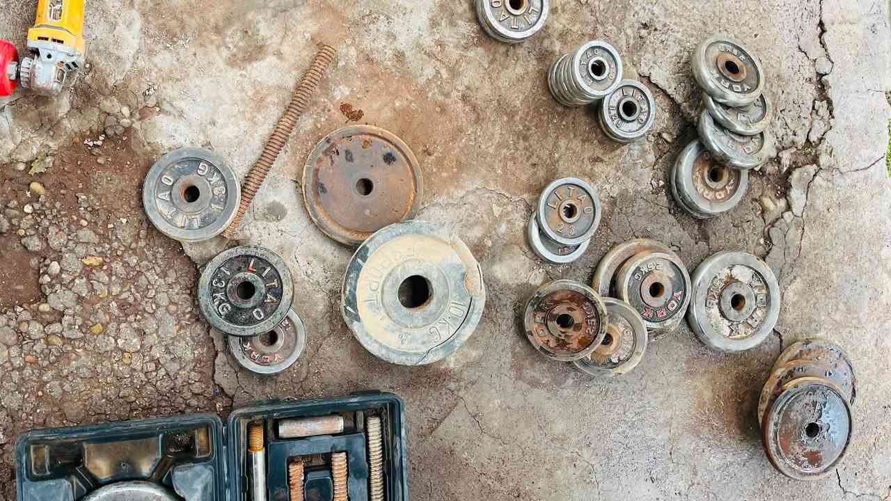 السلام عليكم
هاي الحبشكلات كلها للبيع حط السعر اليرضي الله واخذها
ما ناقصها بس دوشمة وشوية تنضيف للاقراص


**إذا كنت صاحب هذا الإعلان وتريد حذفه لأي سبب، رجاءا أرسل رسالة إلى الدعم الفني**