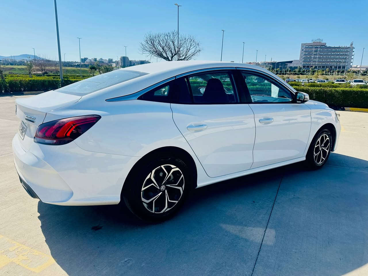 MG GT گێڕ عادی
سەیارەکە سفر سفرە. تازە ڕەقەم کراوە.

1615کیلۆ مەتر ڕۆشتووە تازە ڕۆنی شەریکەی گۆڕاوە بە ڕۆنی مۆتۆڵ کامل سێرڤز کراوە. 
سوکان تەقڵ و کوشنەکەی خامی تێگیراوە و گاعی kqd بۆ دانراوە زۆر زۆر مەزبوت و جایزە بێ کەم کوڕیە
نرخی. 105 و کەمێک مامەڵە. نوقتەی نیە

***********
