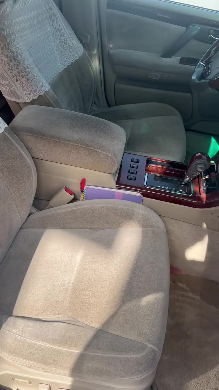 سلام عليكم🙋.                                                                 غرفه ملكه مخمل هيه والبطاين ✅
اربع كشنات كهرباء ✅
لون بيجي وجديده ✅
السعر: 250الف وبيهه مجال👍
المكان: النجف الاشرف حي الجمعيه
الموبايل:***********
