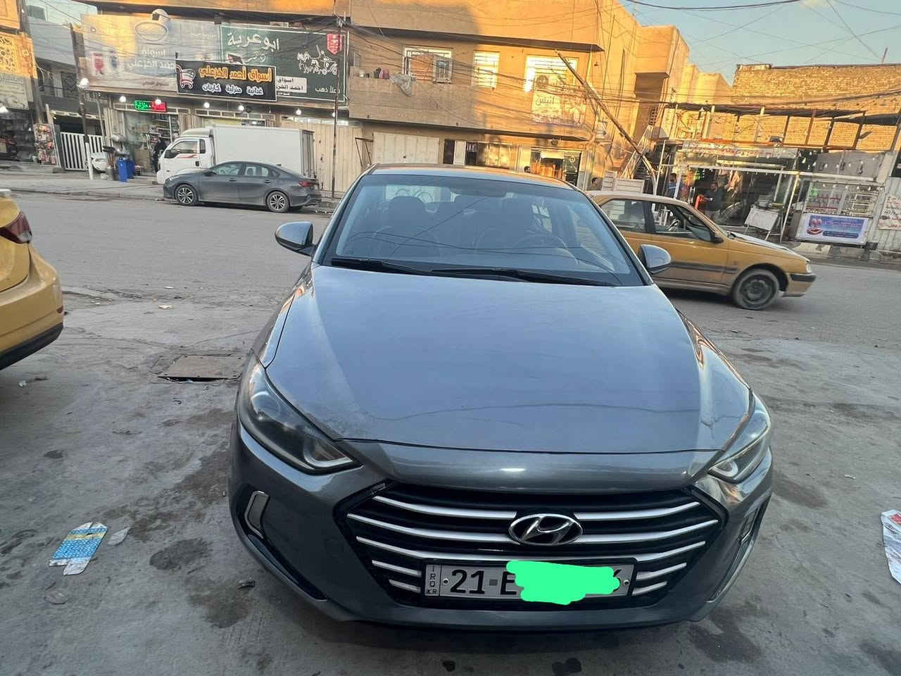 السلام وعليكم النترا 2017
حادثها بنيد وجاملخ بدون دواخل 
كير مكينة ممفتوحات السيارة رقم شمالي بسمنة بالعراق صار بيهة طخة بالكنر الجاملخ الخلفي وصبغتة فقط تبريدها ثلج + تدفئة السيارة استعمال شخصي ممتعبها صدر امامي خلفي نظيف السيارة بيها منظومة غاز 
السعر 112 المكان بغداد 
للاستفسار ***********
