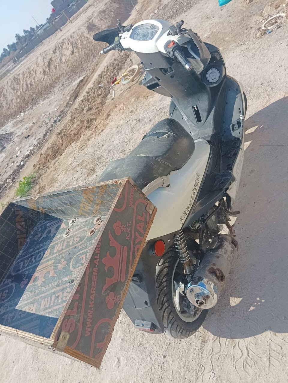 السلام عليكم
دراجه كامكو بوليسي للبيع 
كامله من كلشي تشتغل نكره توني مجفته 
تايرات جديد كهربائيات كامله كله شغاله 
لايت عالي وناصين ابيض واصفر 
بابل الدبله 
السعر 300
***********
