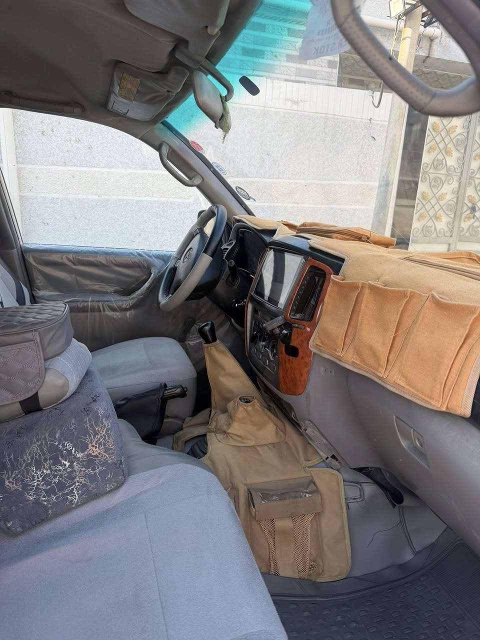 السلام عليكم 
تويوتا لاندكروزر 
موديل 2004 اصل 
السيارة مزاد وزارة الداخلية 
تترقم  محافظة صلاح الدين 
السياره شرط من مكينه وكير وحداديه + تخم تاير بالون 
علما ان لون السياره الأصلي ابيض
ومصبوغه صبغ عامّ اسود 
المكان السماوه 
***********
***********
