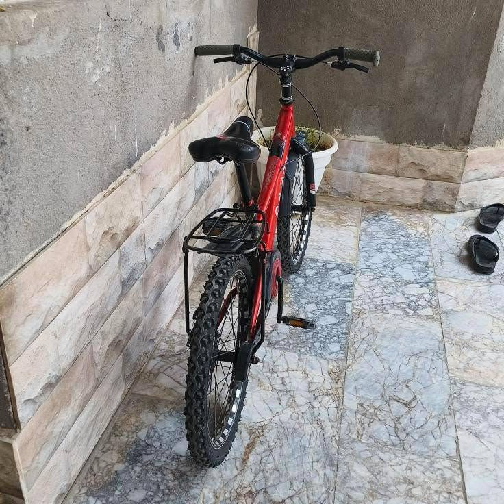 سلام عليكم.. 
بايسكل للبيع السعر 80 وبي مجال.. 
 
الحجم 20.. 

بريكات شغاله.. 

الرقم واتساب 
(. ***********.)
