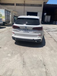 مكلف بالنشر للبيع: ملكة الفخامة والأداء BMW X5 40i موديل 2022 (وارد أم...