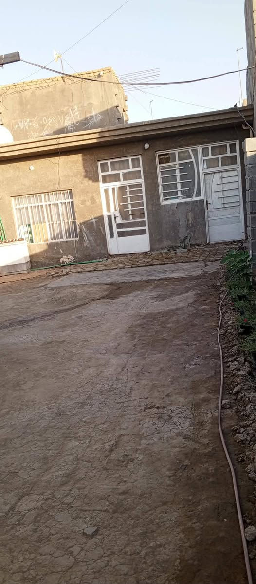 بيت للبيع طابو زراعي سند 25  المساحه الكليه 260  البناء طابوك   وياه محل كامل غرفتين واستقبال ومطبخ أوصالها مزتوج البيت الكاعيه سيراميك

العنوان / المسيب-حي العسكري قرب الاستاذ وليد المحامي بالزراعي  تبليط يمه قريب أمامه فظله 

هذا رقم راعيه ***********. السعر ع الاتصال
