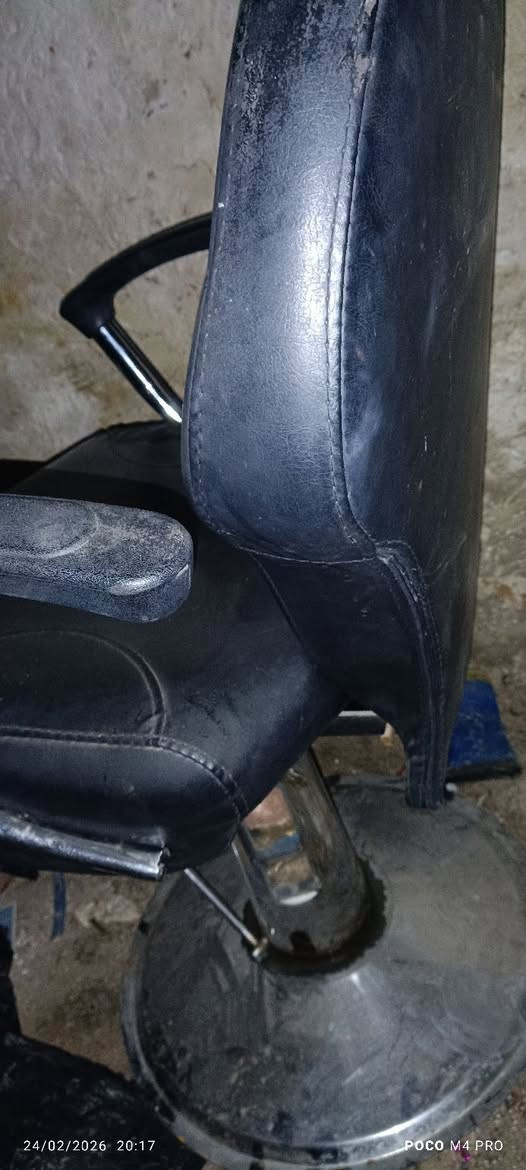 كرسي للبيع ***********مال حلاقه
