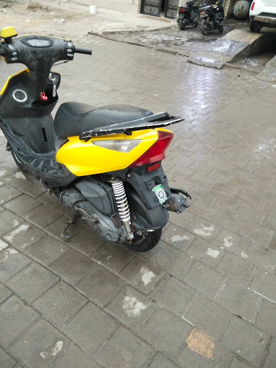 السلام عليكم دراجة ثعلب 140 الكفرات تجاري والمكينه مفتوحه مبدل بس ولفات ونضافته كله شغال دبل اشاره لايت كيجات  التشغل نكره سلف  وبيه نقص يده مال ابريك خلفي كدامك السعر ٣٥٠ وبيه مجال المكان بغداد الكياره رقم ***********
