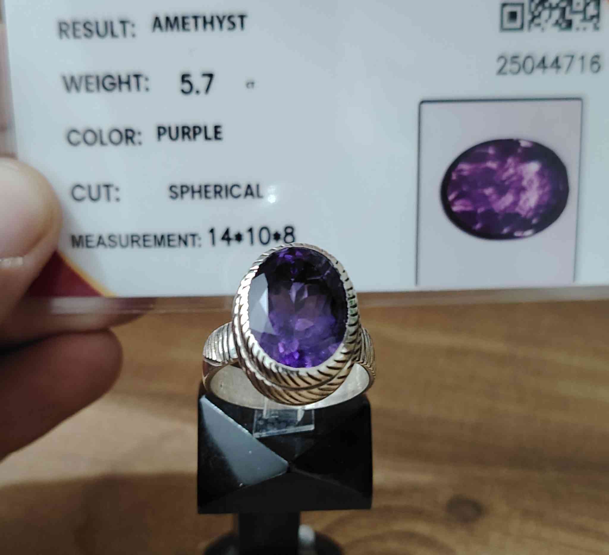 خاتم من حجر الجمشت الأفريقي الطبيعي
صياغه ثقيلة وجميلة فضه عيار ٩٢٥
مع شهادة المنشأ وضمان الخاتم الاصلي
يوجد توصيل إلى جميع المحافظات
التواصل ع الخاص او ع الواتساب ***********
