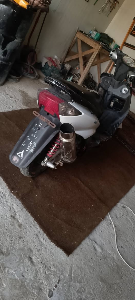 السلام عليكم سكنس
سكنس سلف بكل وقت عليها محرك ثلعب مزود 58.5 كور عمل 4 ولفات كبار كلجات رياضي دراجه شلعه معدل كلش قويه هاون تشك الكاع معدل طيران صالنصه رياضي صوت طرب الدراجه نصبتها كلش حلوه يحتاجلها غسله تاركها ما اطلع بيها قليل عوزها ترتيبات بسيطه تايرات جدد كهربائيّات كلشي شغال بجم موجود بس شويه تعبان مراوس بعدله او بيع 
السعر ((550)) وبيها مجال مو شراي لا تراسلني ولا تعبني متواجد خاص او اتصال 
((***********)) وتحياتي للجميع
